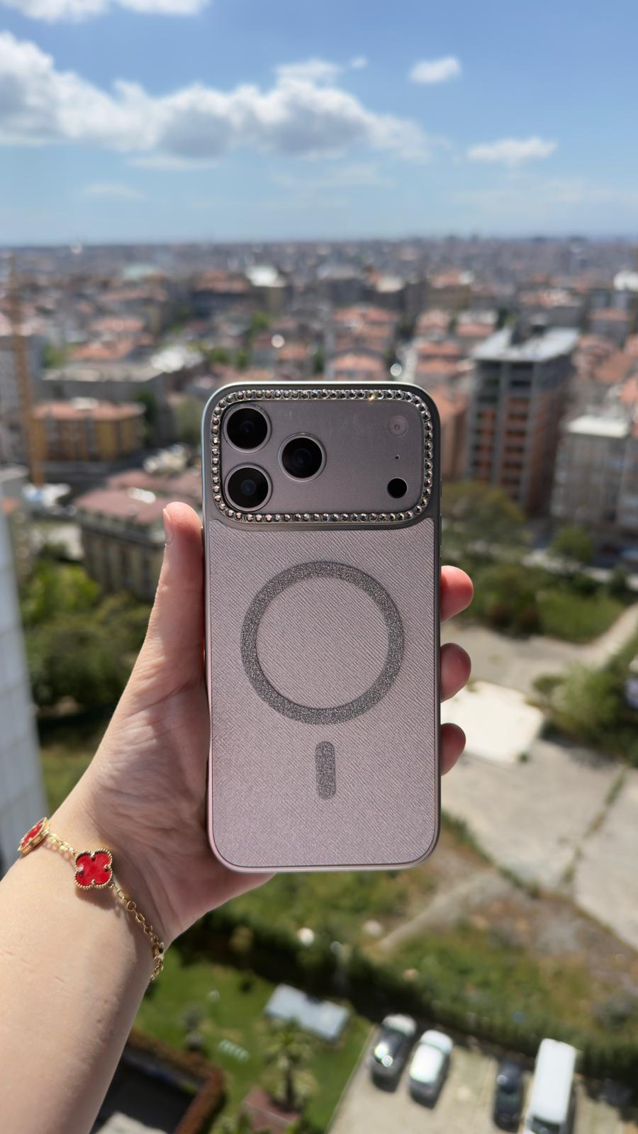 MagSafe Özellikli Simli Taşlı Kılıflar