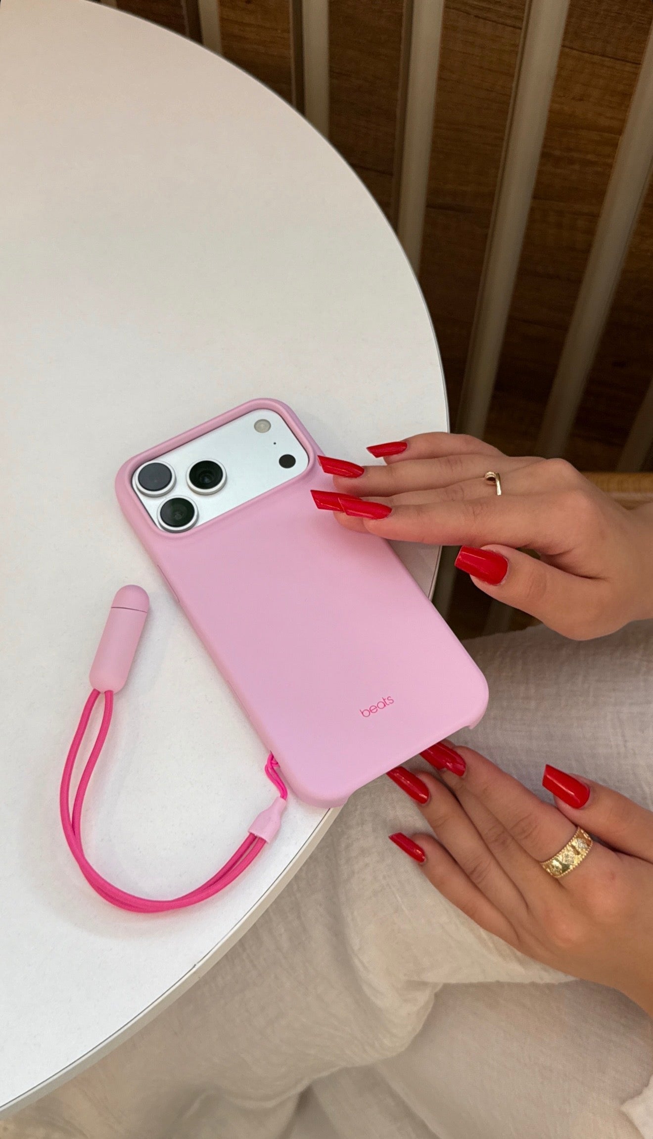 iPhone Beats Kickstand Kılıf