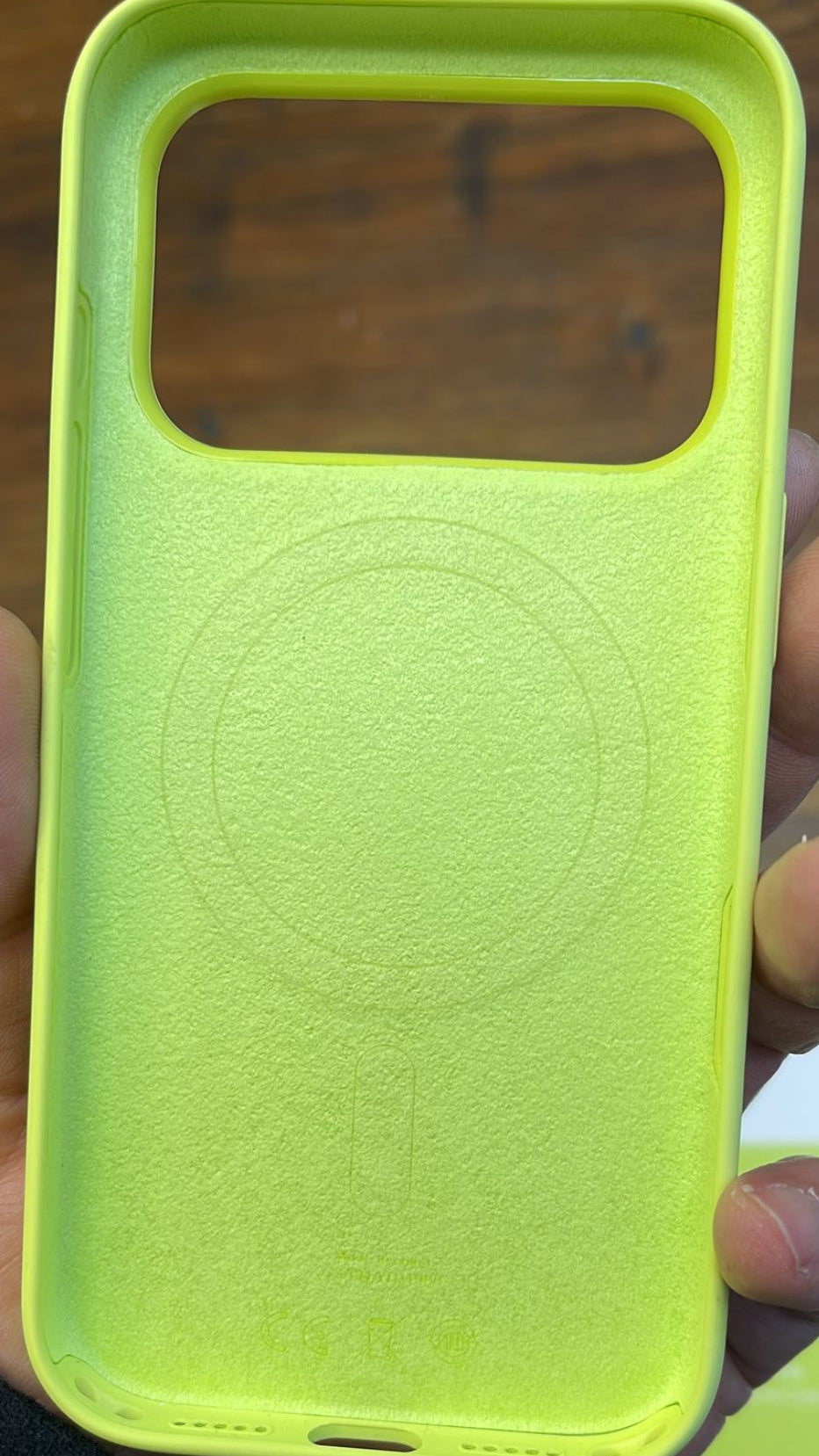 Magsafe Özellikli Neon Sarı Lansman Kılıf