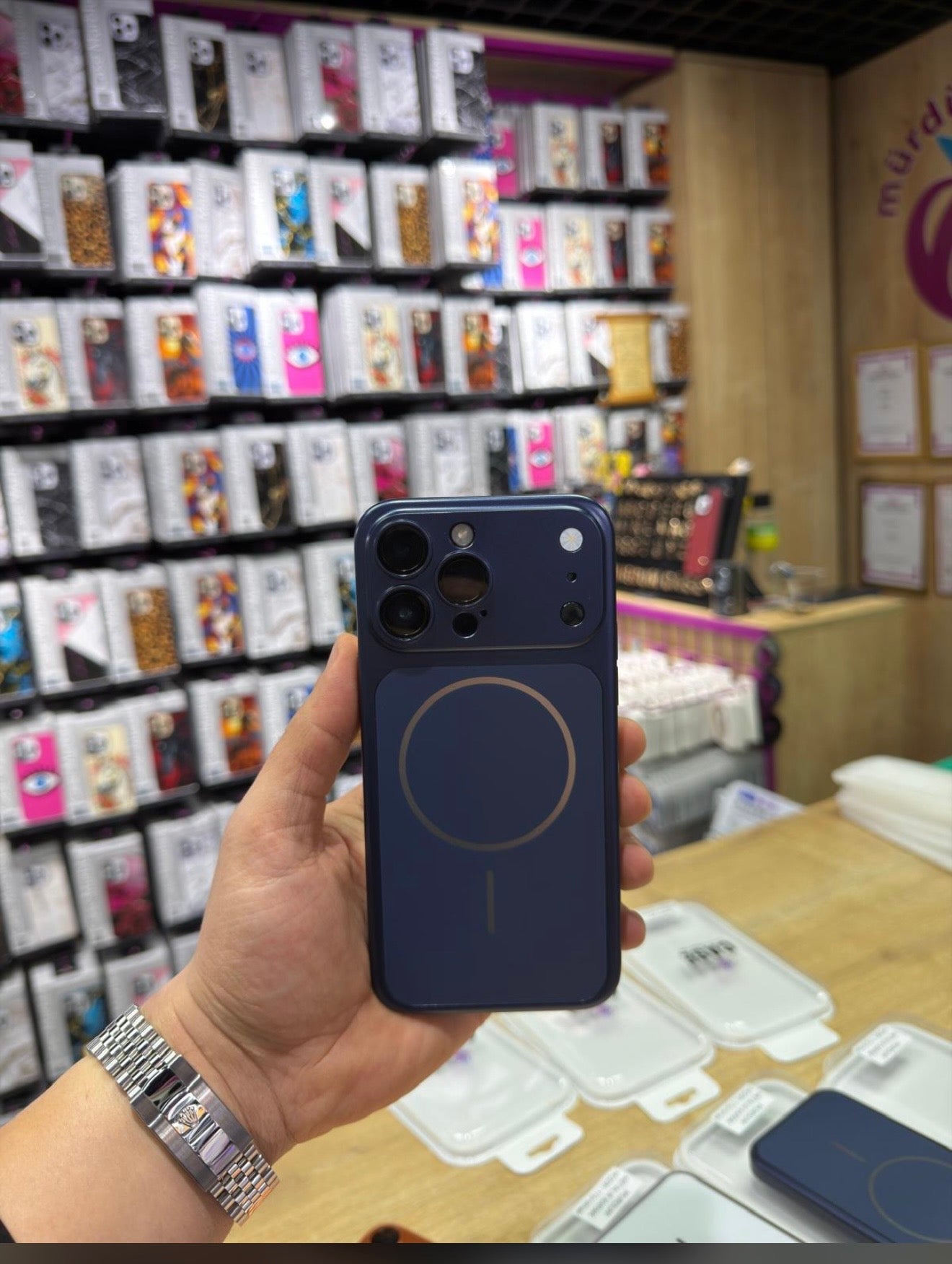 iPhone 17 Pro Max Turuncu Görünümlü Dönüştürücü Kılıf