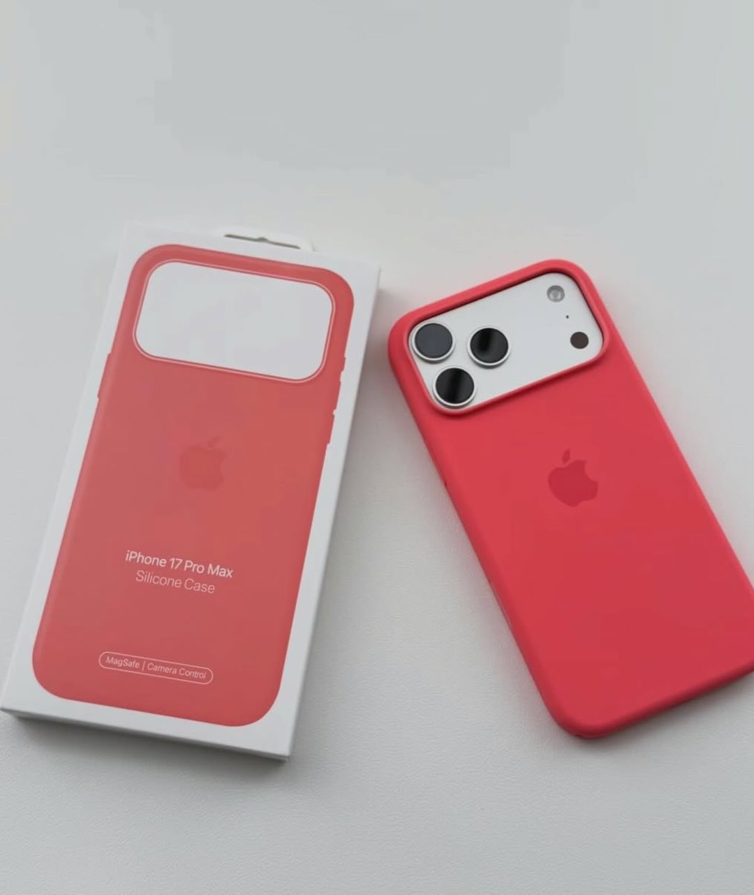 Magsafe Özellikli Kırmızı Lansman Kılıf