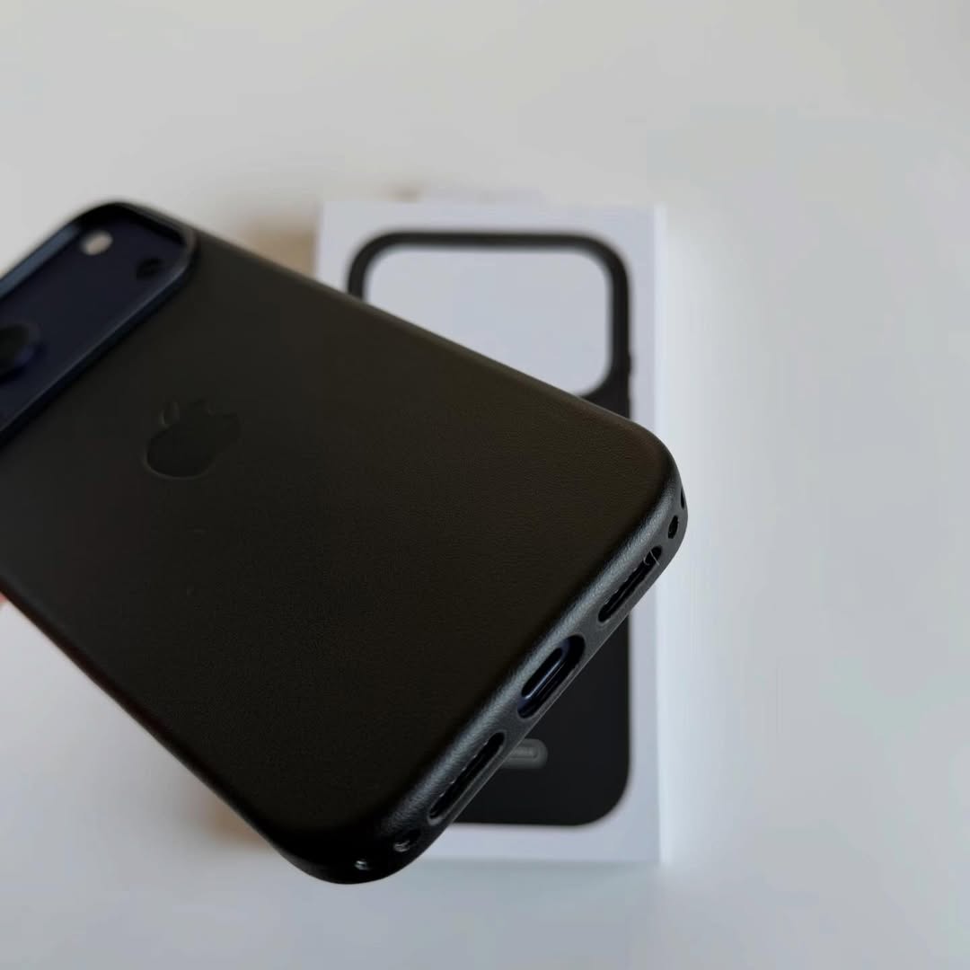 Apple MagSafe Özellikli Deri Kılıf - Siyah