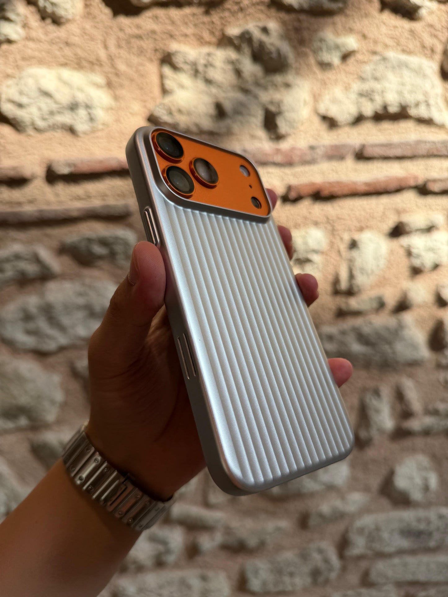 MagSafe Özellikli Çizgili Kılıf