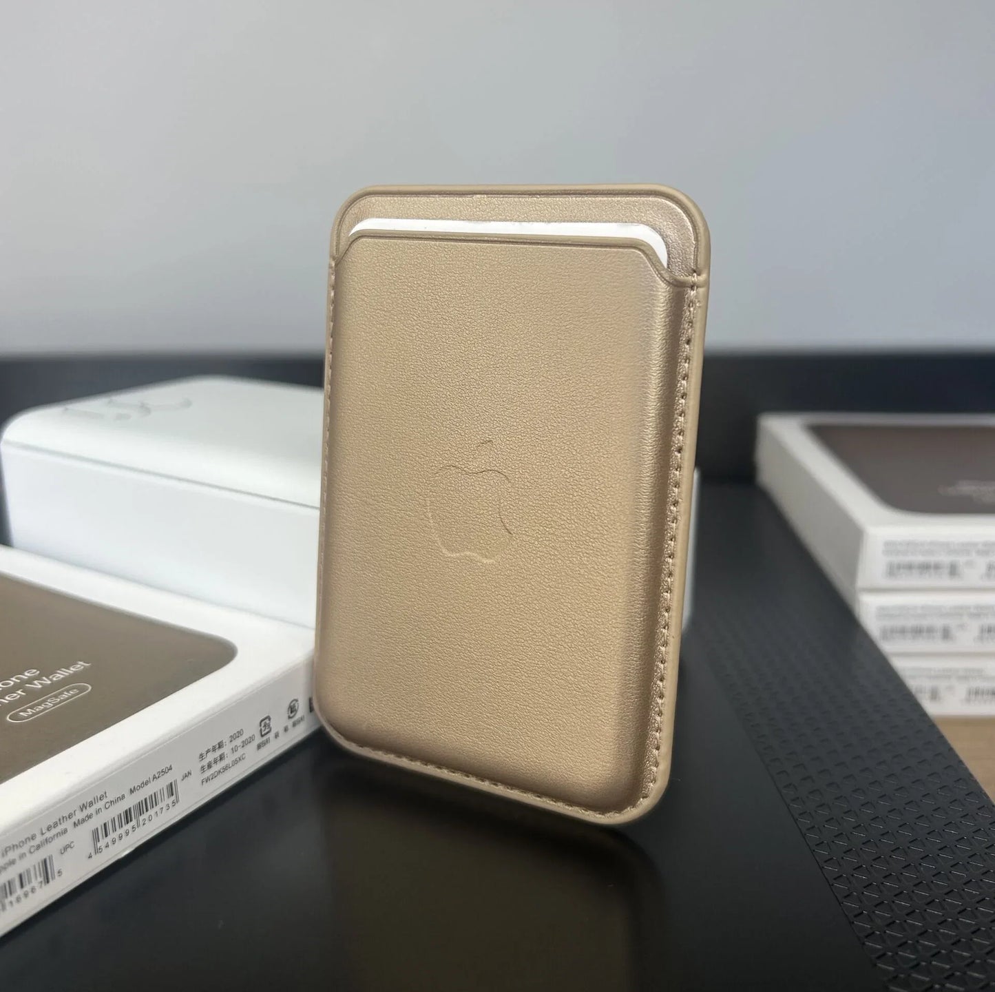 MagSafe Özellikli Deri Cüzdan Gold