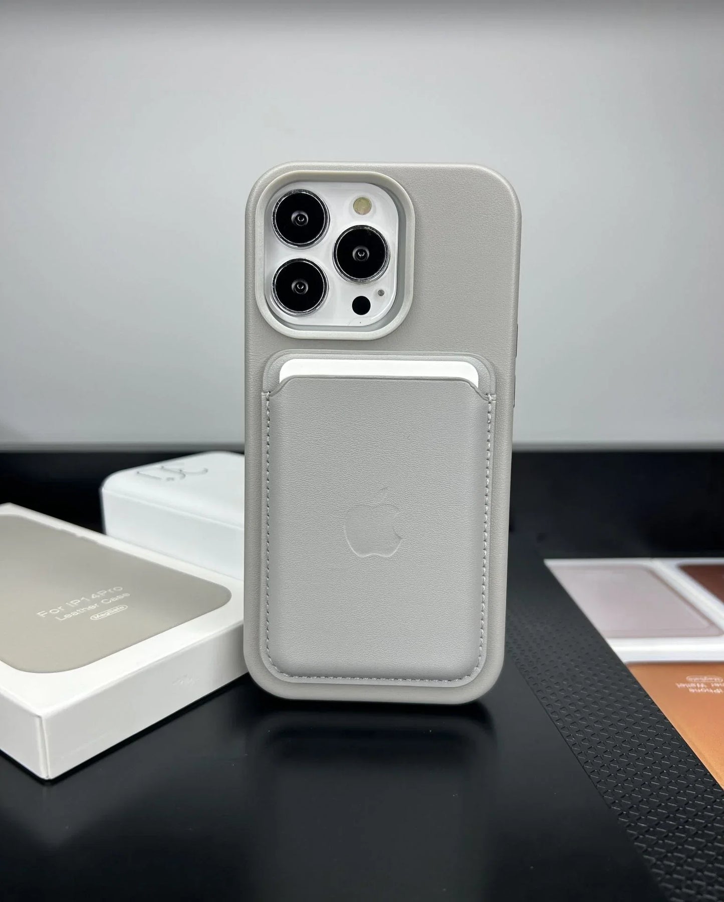 Apple MagSafe Özellikli Deri Kılıf - Gri