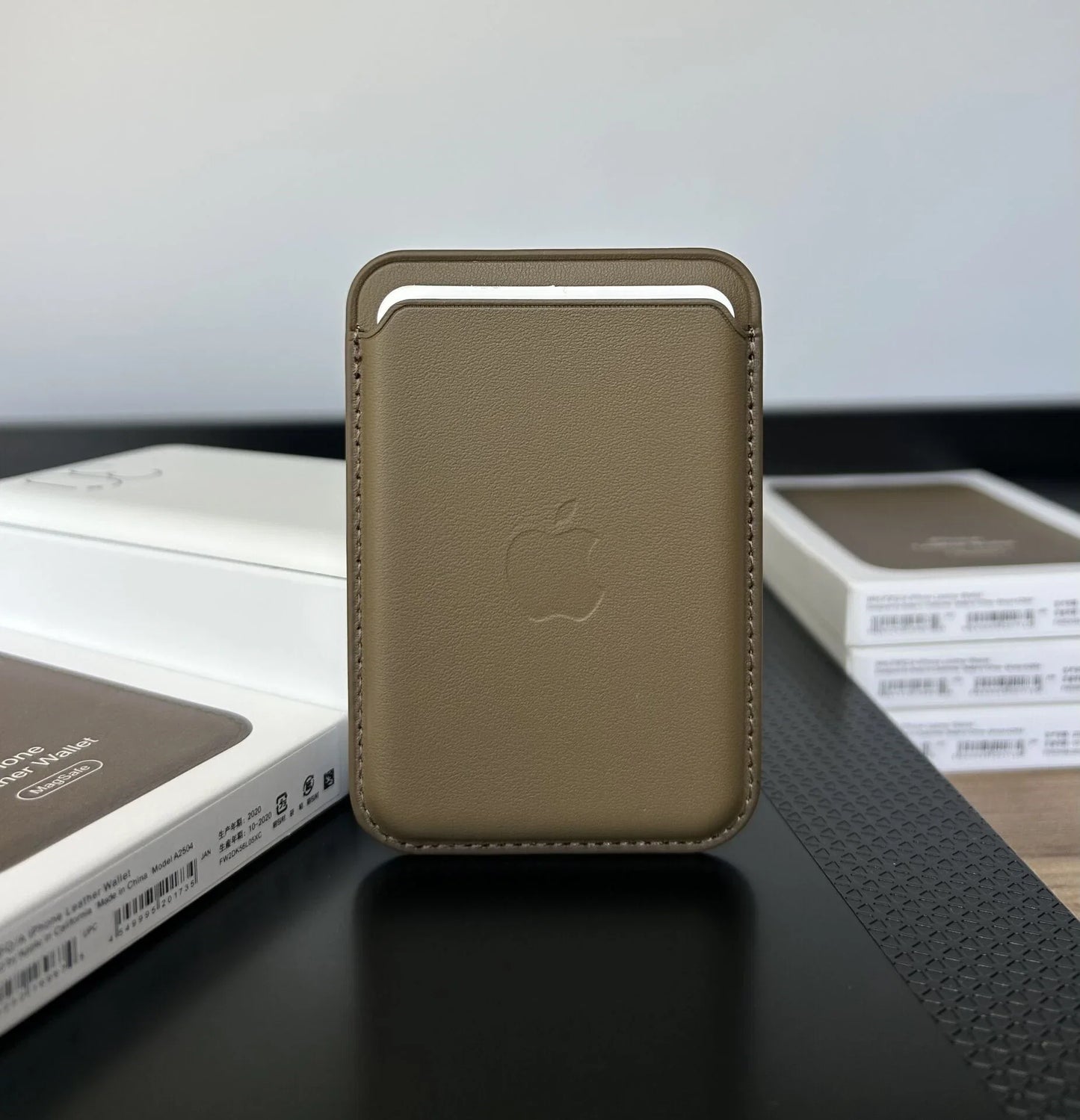 MagSafe Özellikli Deri Cüzdan Titanyum