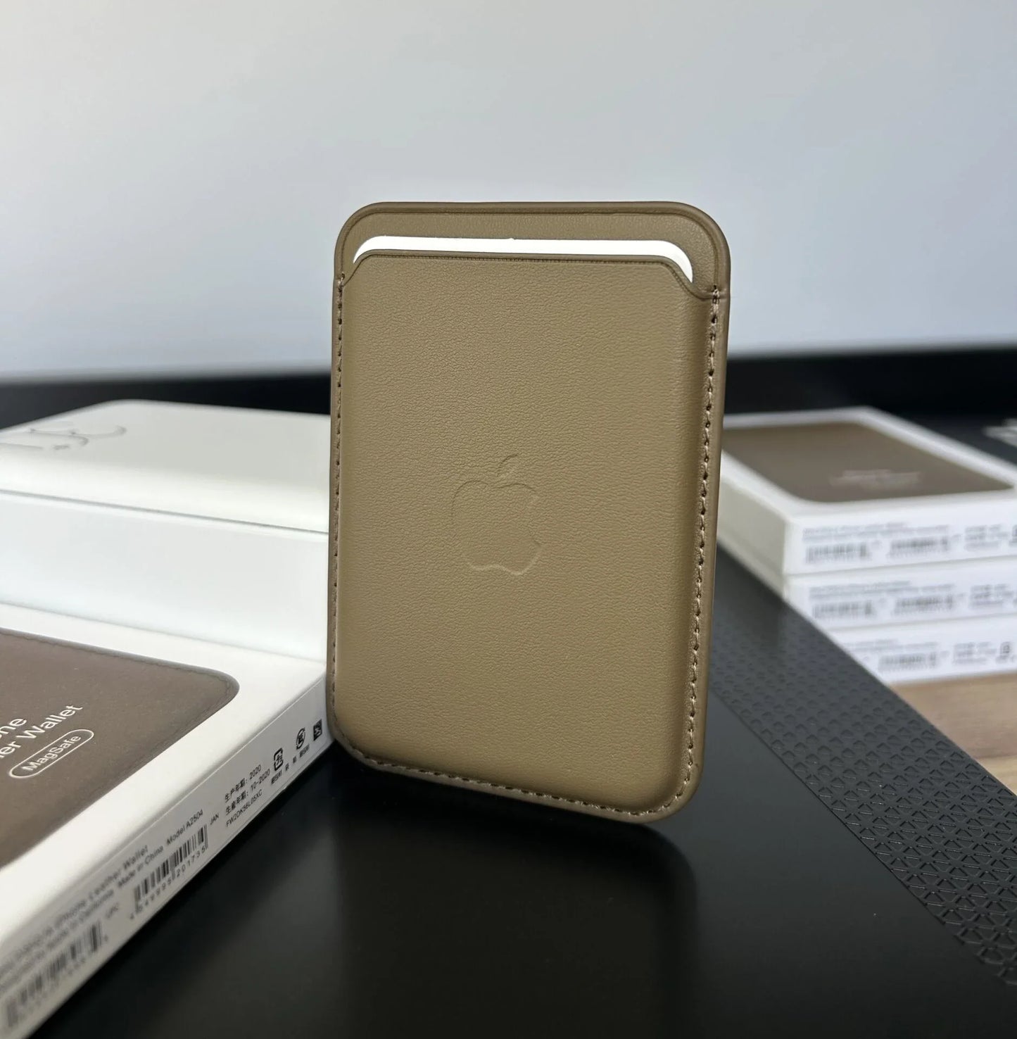 MagSafe Özellikli Deri Cüzdan Titanyum