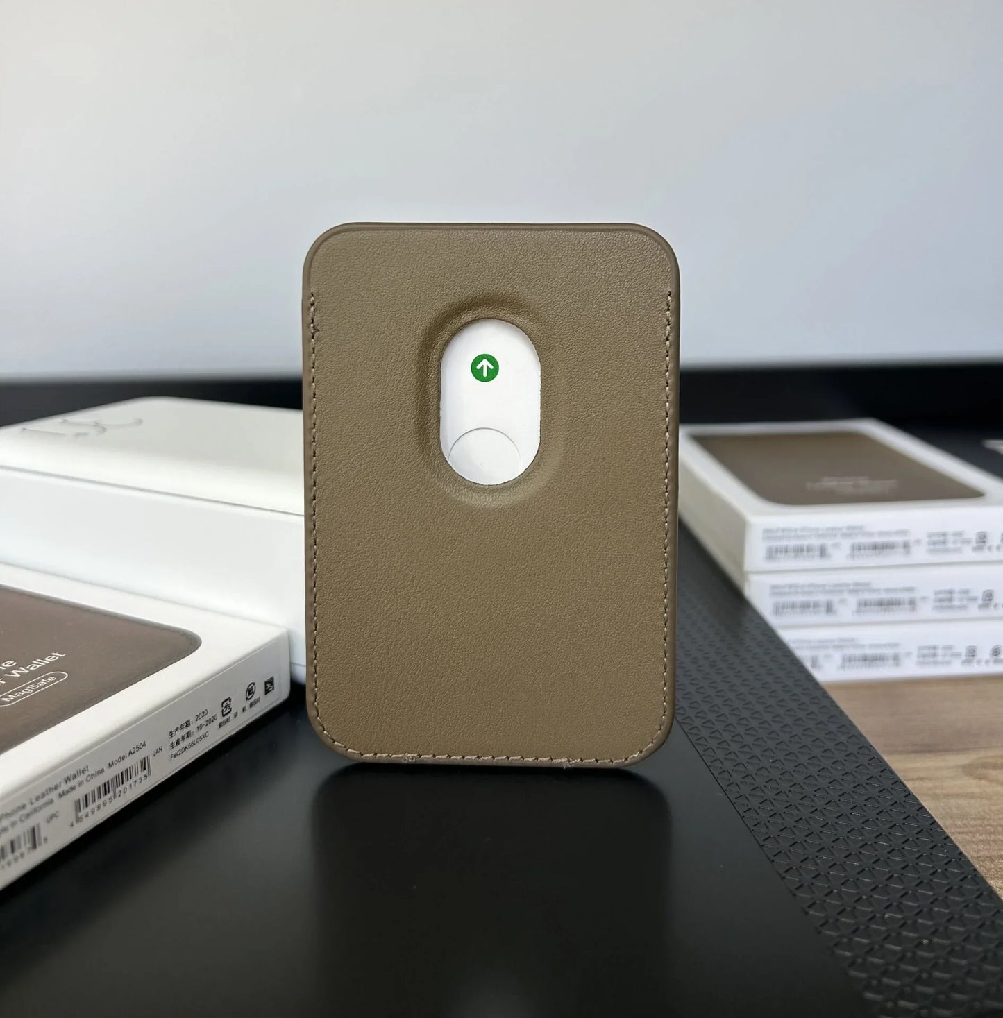 MagSafe Özellikli Deri Cüzdan Titanyum